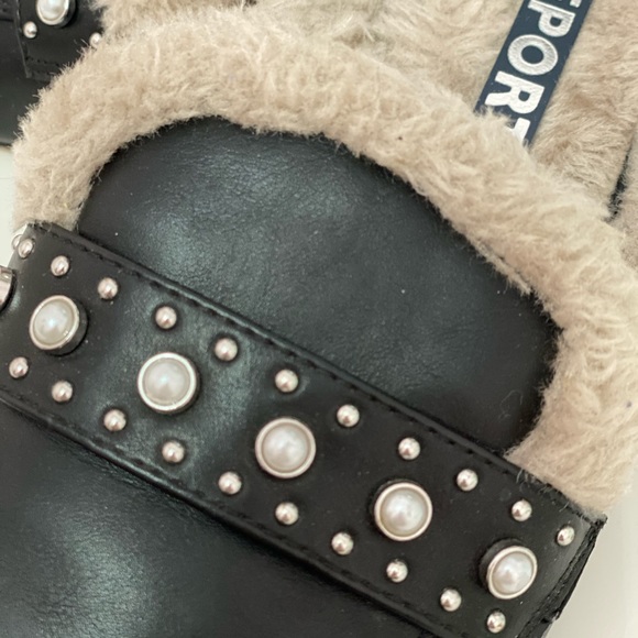 Shoes Size 7 - Picture 4 of 5